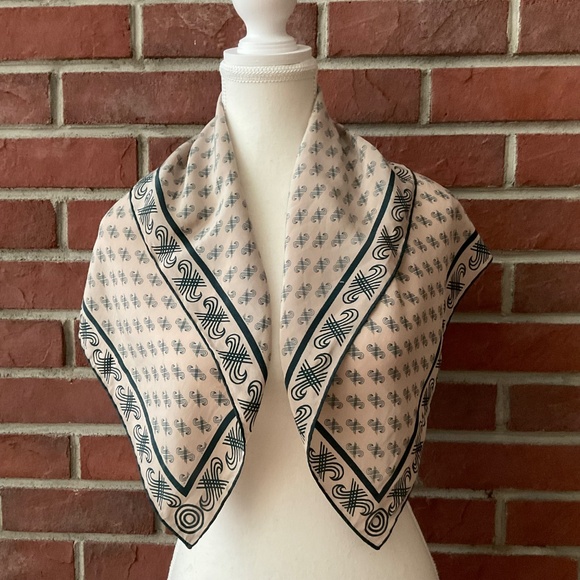 Vintage Jaeger Silk Geometric Print Beige Black Scarf 25”x26” Made in Italy - Picture 4 of 11